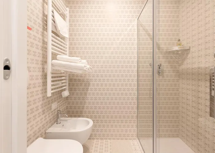 Guesthost - Renovated Apts *