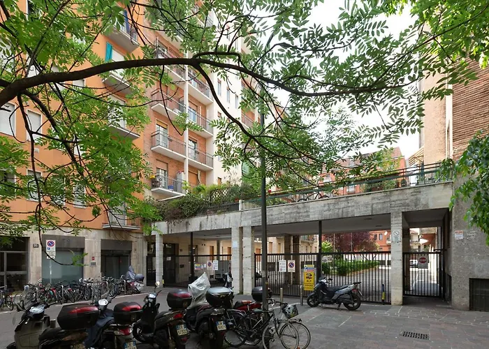 Guesthost - Renovated Apts דירה *