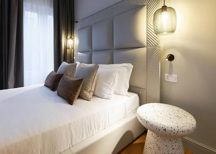 Prestige Boutique - Piazza Duomo View 4* Милан