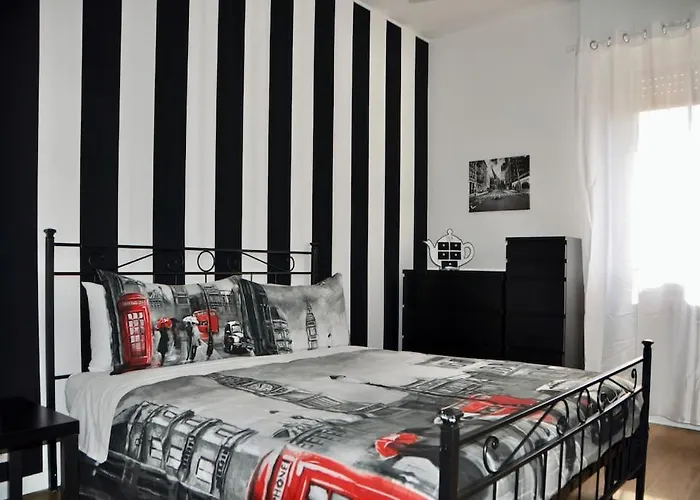 Nolo Black White & Coral Lägenhet Milano