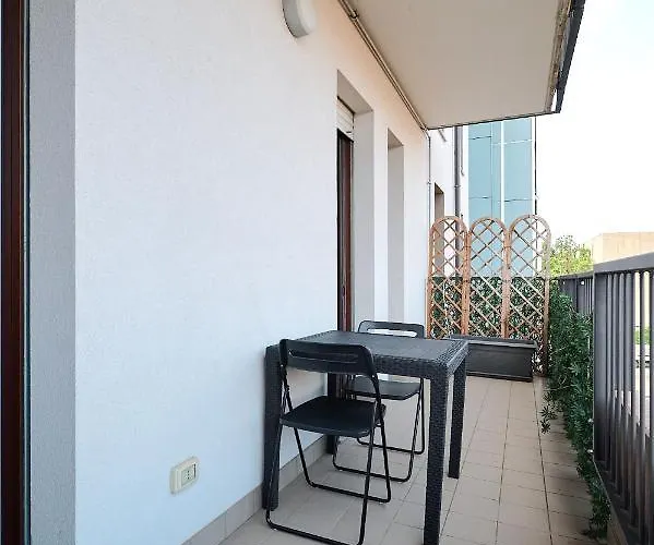 דירה Xenia - New And Bright Urban Housing