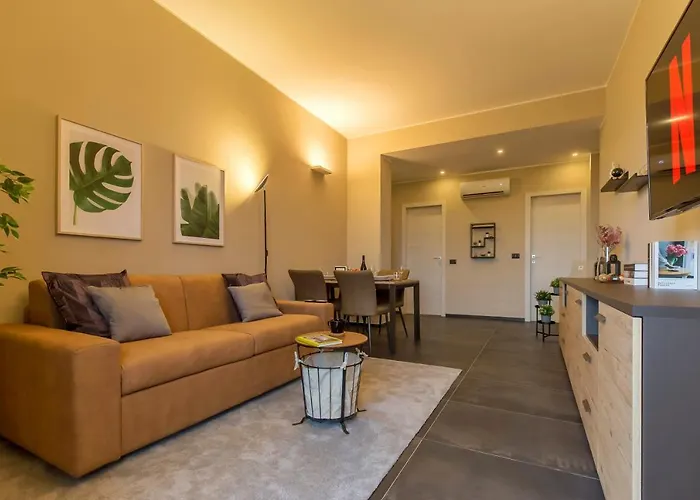 Modern & Bright 2 Bedroom Flat 50m From M4 Stop Milan