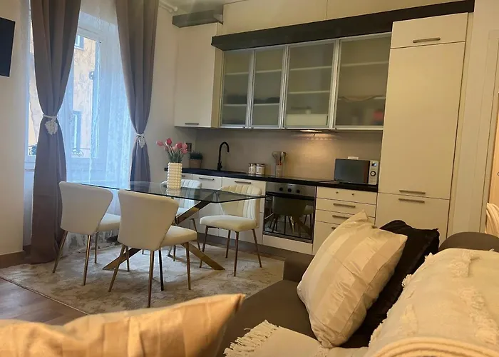 Regina In Bocconi Apartman *