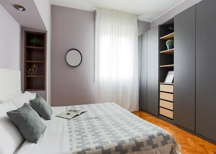 The Rent - Spacious One-bedroom In Moscova District Lägenhet *