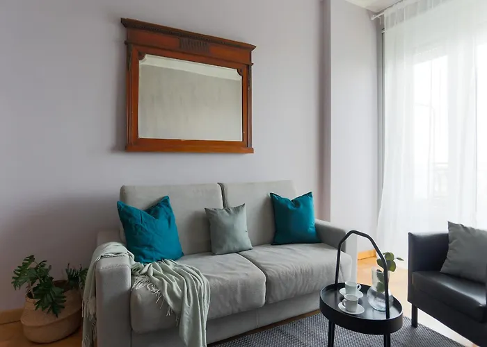 The Rent - Spacious One-bedroom In Moscova District *