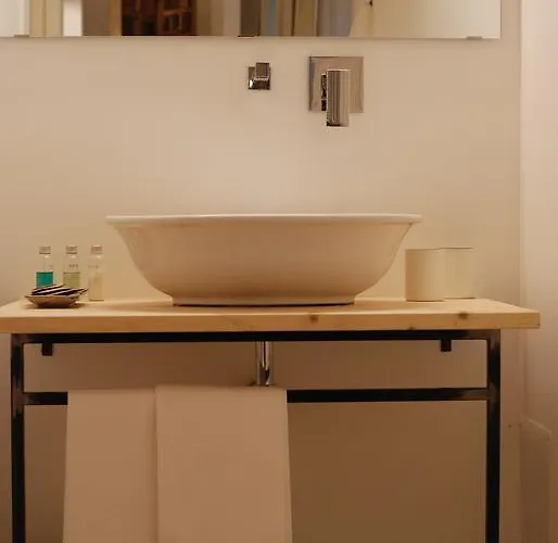 Konukevi Isola Libera Milano