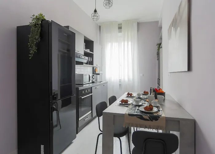 The Rent - Spacious One-bedroom In Moscova District *