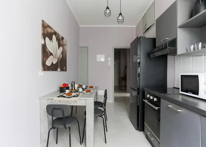 The Rent - Spacious One-bedroom In Moscova District Lägenhet