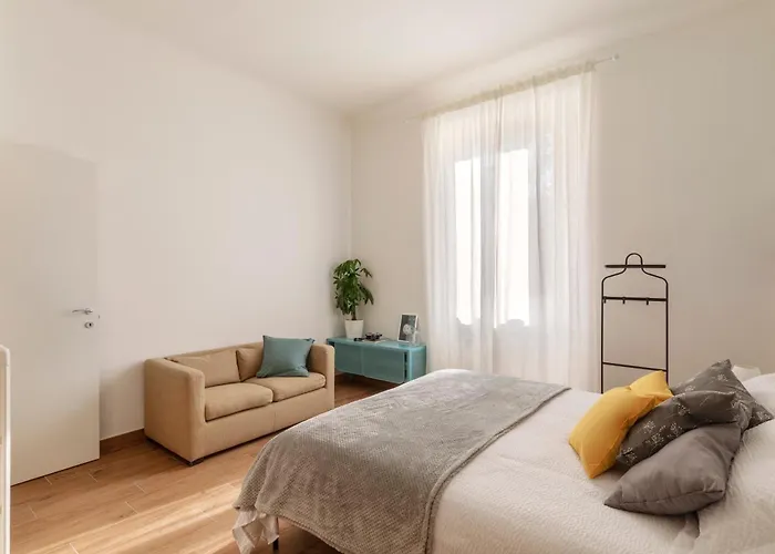 The House Of Dandelions - Duomo In 15min By Metro M3 Apartment