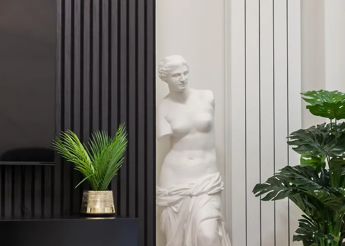 Italian Fashion - Luxurious Marble City Center 밀라노