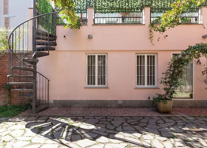 Διαμέρισμα Elegant Triplex Townhouse With Luxe Terrace Μιλάνο