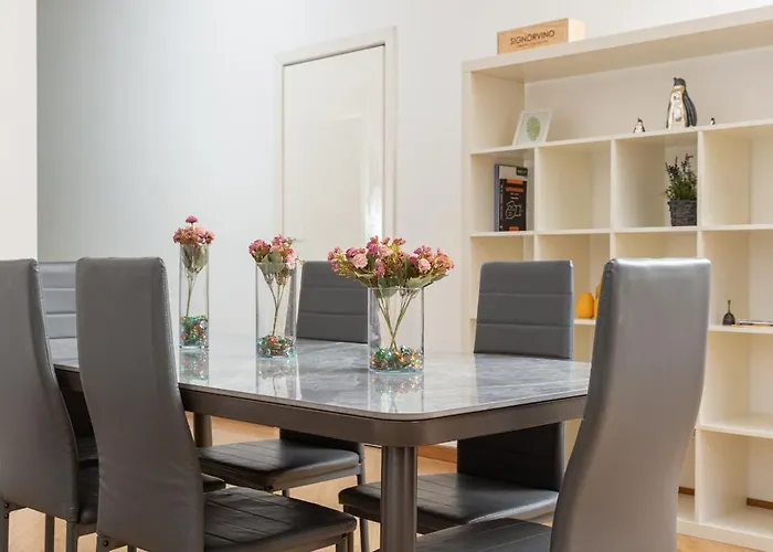 Apartmán Artstay - Exclusive Apt, Free Parking, Metro, Tram *