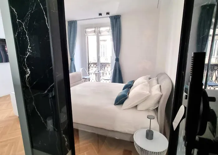 B And G San Babila- Luxury In The Heart Of - Design District 4*