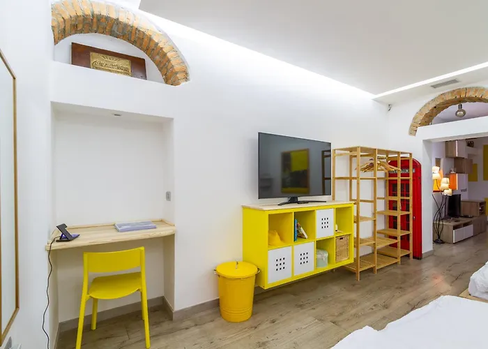 Apartment I Della *