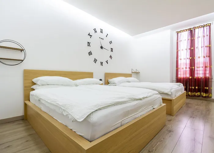 Apartment I Della *