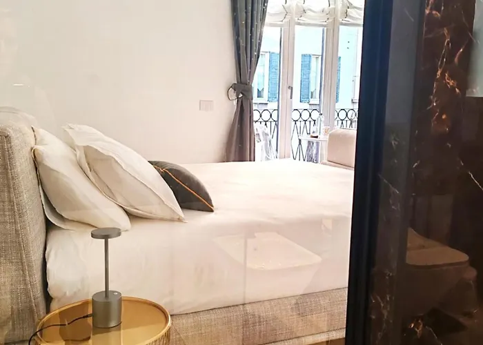 B And G San Babila- Luxury In The Heart Of - Design District Penzion
