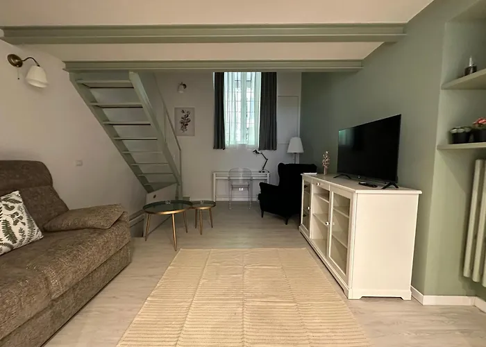 Апартаменты Flowers, A Cozy In Милан