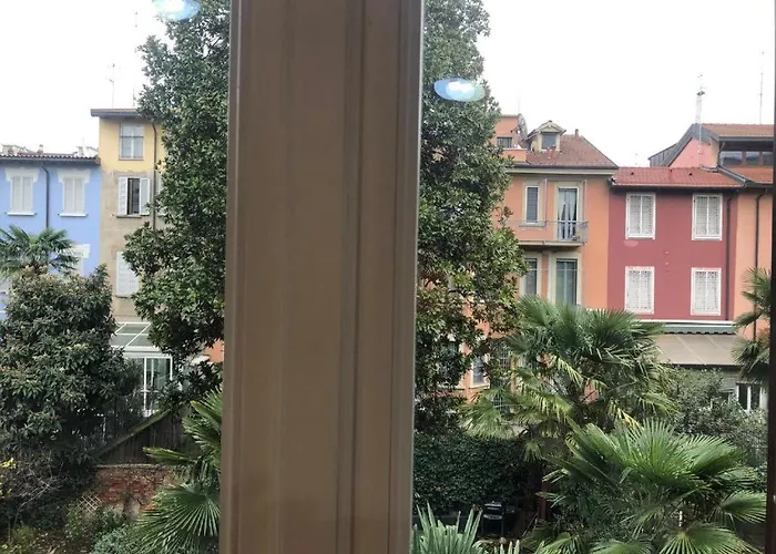 Lippi 42 Single Room's In With Garden * Milán