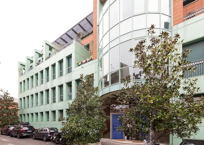 Bright & Comfy With Parking Apartmán