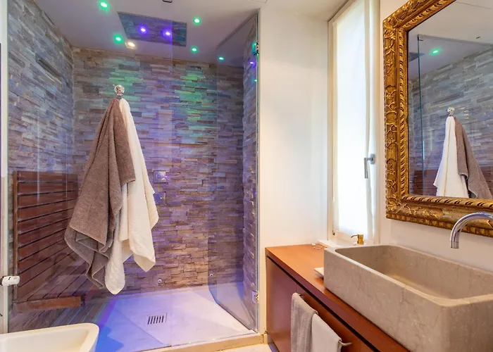 Porta Venezia- Design Apartment, 2-bedrooms, Netflix, Wifi Lägenhet *