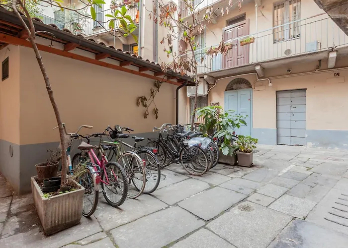 Guesthost - Sant Ambrogio Lovely Flat דירה *