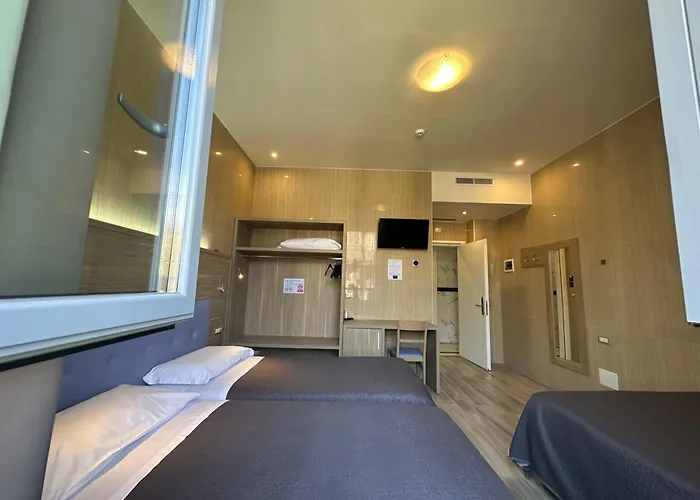 Hotel Midway 3*
