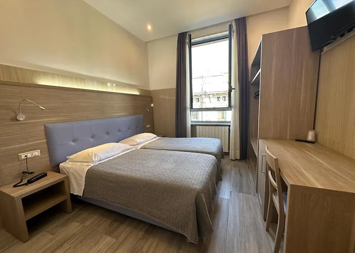 Hotel Midway