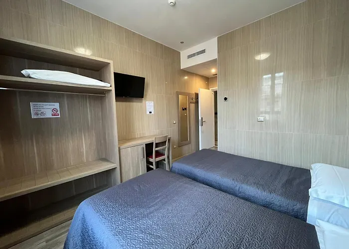 Hotel Midway 3*