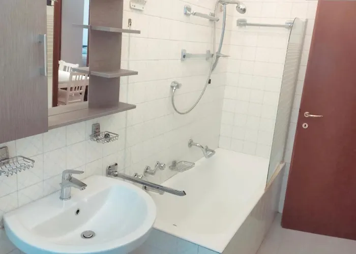 3 Minutes On Foot From Duomo! Big Apartament With 3 Bedrooms And Balcony * Milán