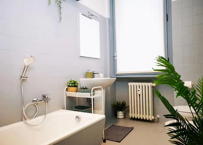 Sunny Flat 50 Meters From The Metro *