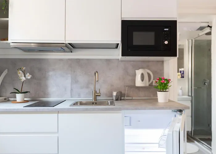 Commenda White * Milano