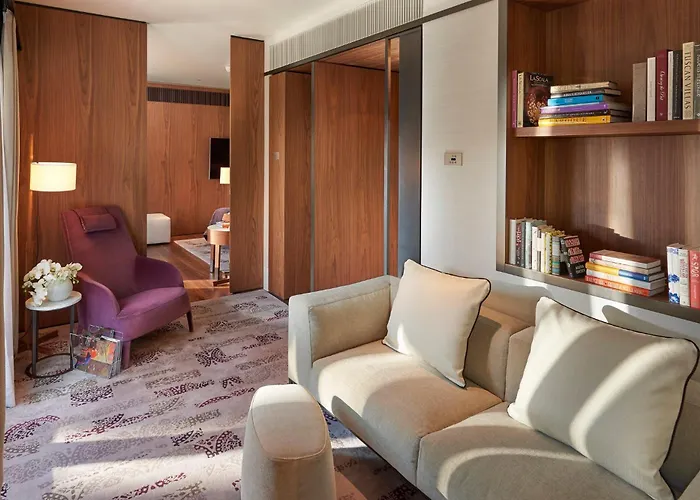 Mandarin Oriental, Hotel