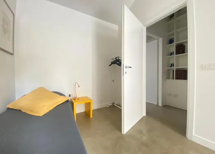 Sant Ambrogio With Private Terrace In Shared Flat *