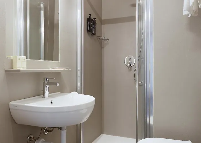 22 Marzo מלון 2*