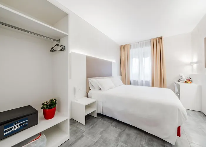 Pensión Navigli 4*