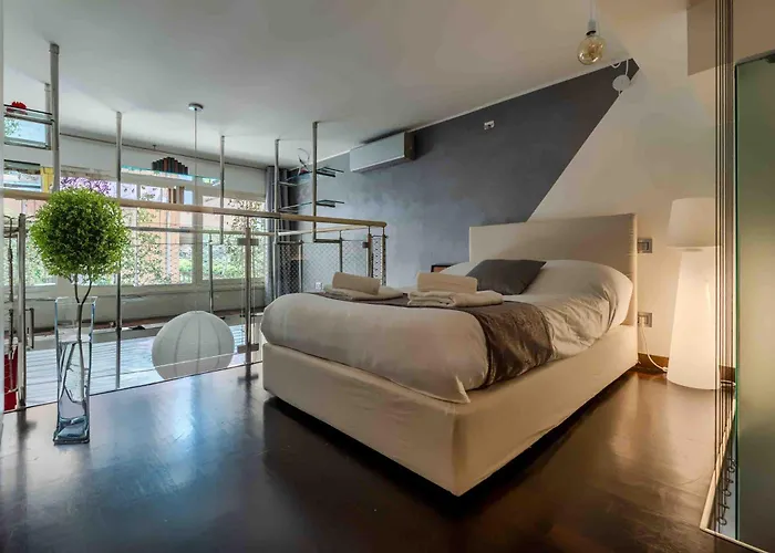 Loft Elegante In Centro In Zona Signorile - Davanti Metro *