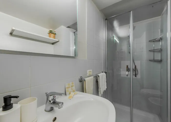 Easytopstay - Porta Garibaldi Antique Charm Daire *