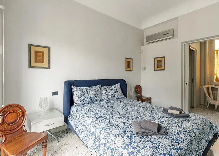 Homycare Stylish With Jacuzzi & Balcony Steps From Duomo Apartmán *