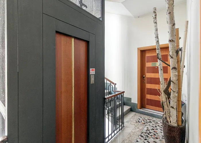 Homycare Stylish With Jacuzzi & Balcony Steps From Duomo Apartmán *