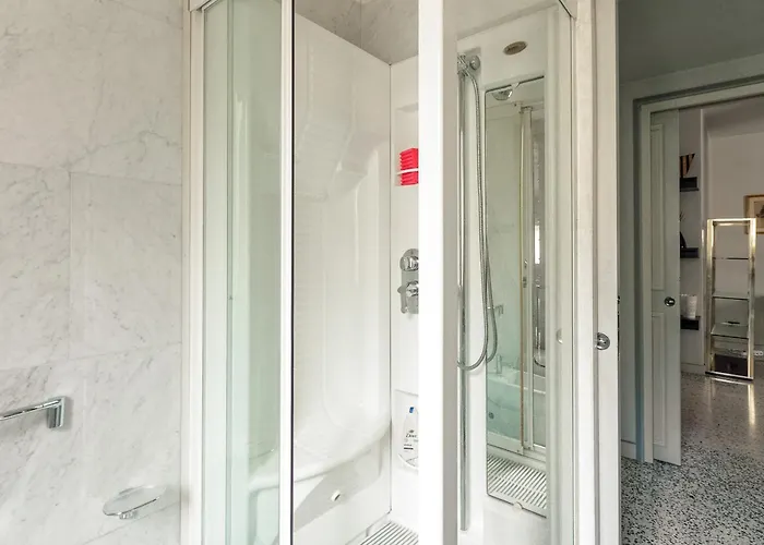 Homycare Stylish With Jacuzzi & Balcony Steps From Duomo Apartmán *
