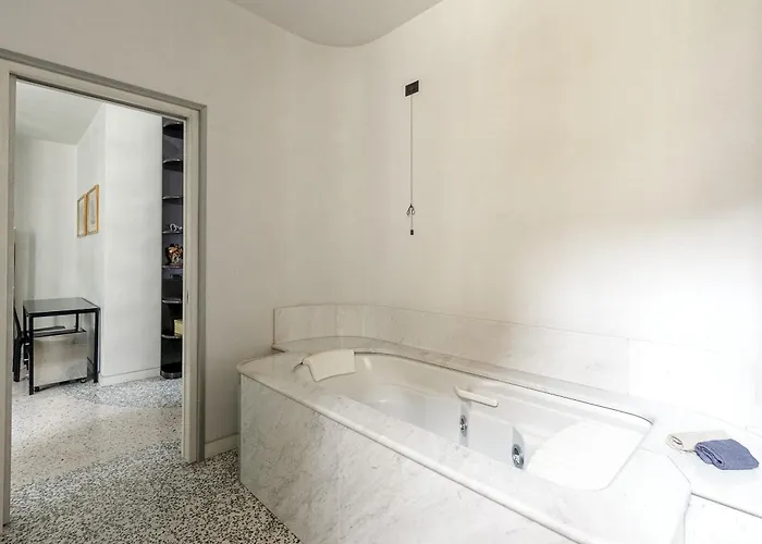 Apartmán Homycare Stylish With Jacuzzi & Balcony Steps From Duomo *
