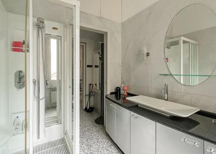 Homycare Stylish With Jacuzzi & Balcony Steps From Duomo Apartmán *