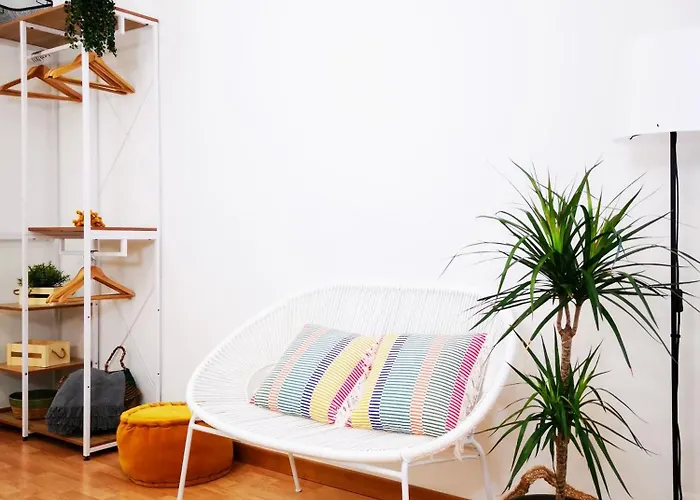 Daire Spacious 50 Meters From The Metro