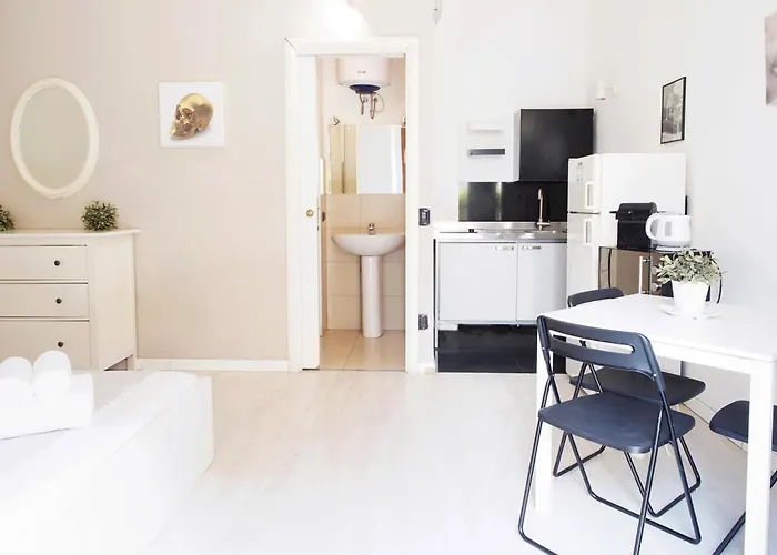 Smart Station Apartment *