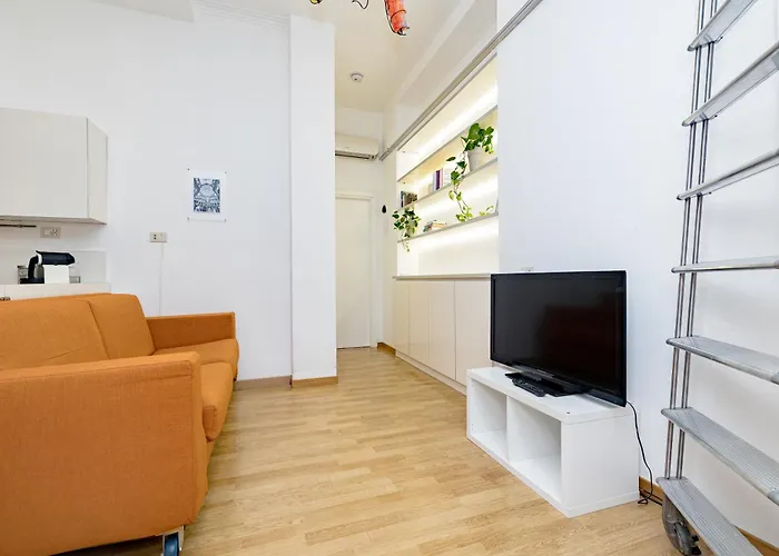 Minimal Near Bocconi Apartment *