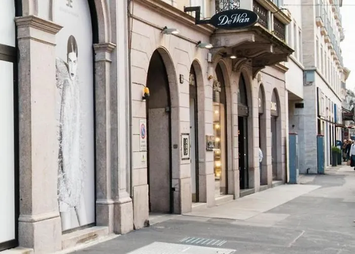 Manzoni 44 * Milaan
