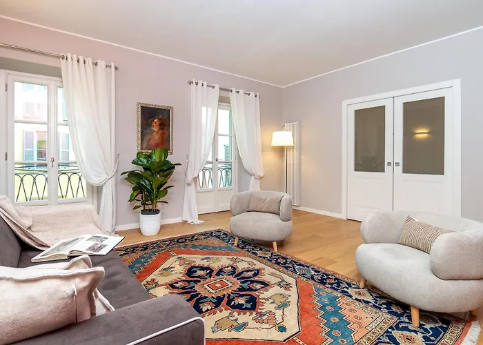 Luxurious & Spacious Flats In Duomo *