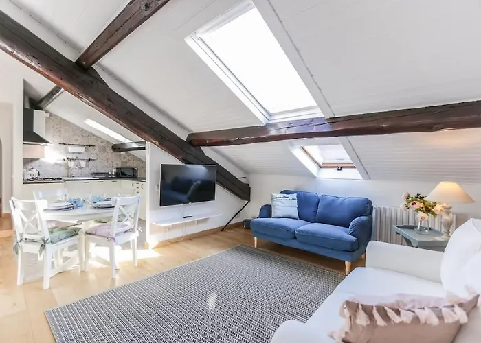 Dom wakacyjny Sunny 2br Penthouse Near Mediolan