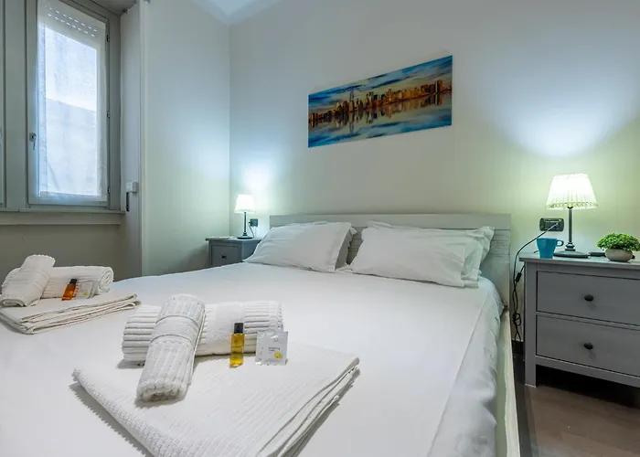 Daire Sant' Ambrogio Flat