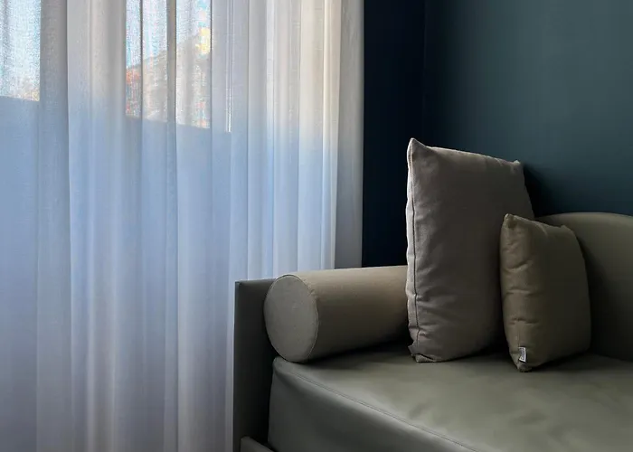 Hotel Av 2*